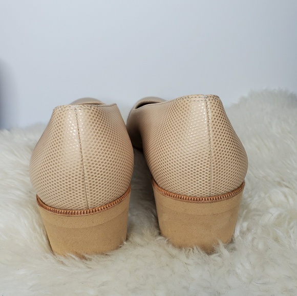 Salvatore Ferragamo Gold Metallic Beige Pumps - Picture 4 of 8